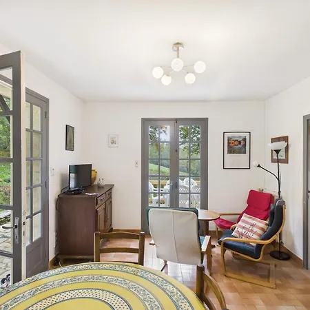 Jolie Vue Sur La Vallée Pour 3 Adultes 2 Enfants Apartamento Les Eyzies